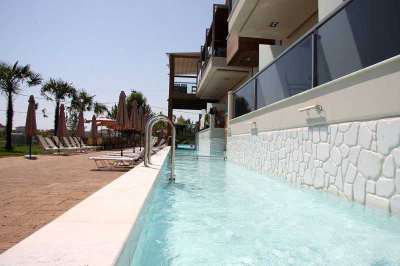 Cosmopolitan & Hotel Paralia Katerinis