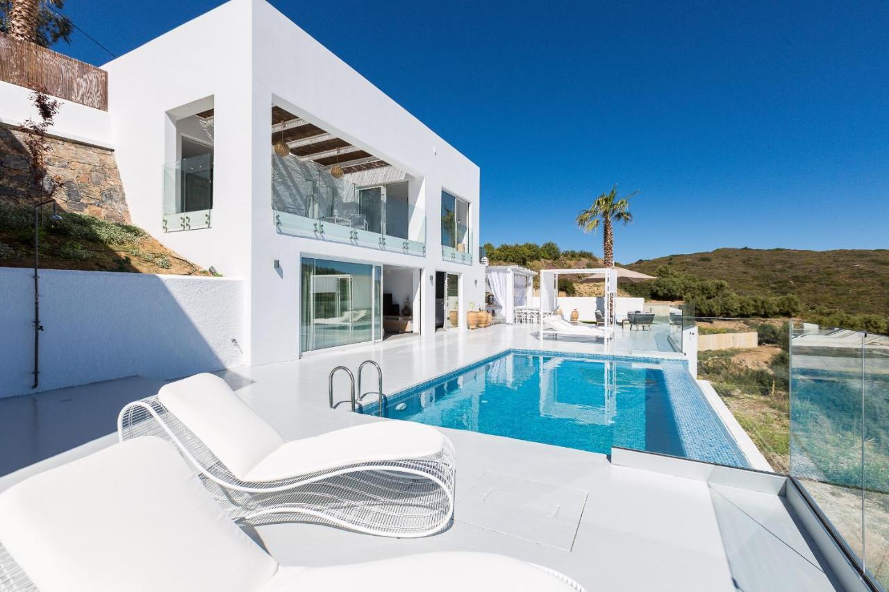 Royal Garden Villa *