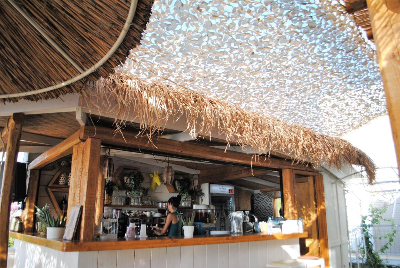 Puerto Seaside Aparthotel Akhladheri