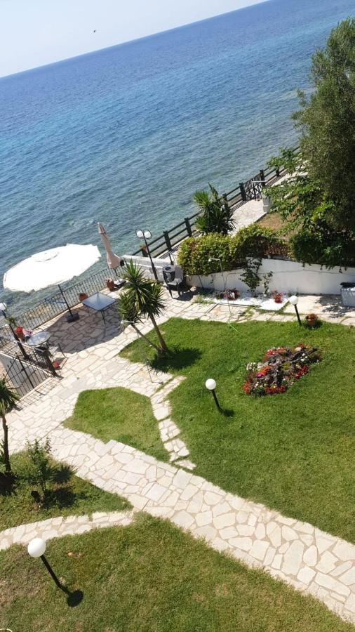 Kyana Big Blue Apartment