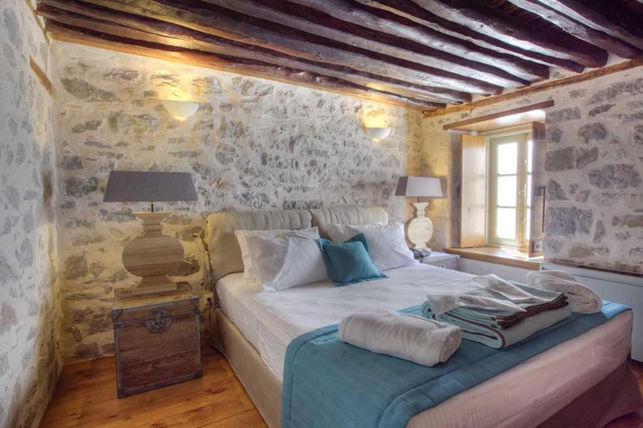 Cotommatae Hydra 1810 Hotel 4*