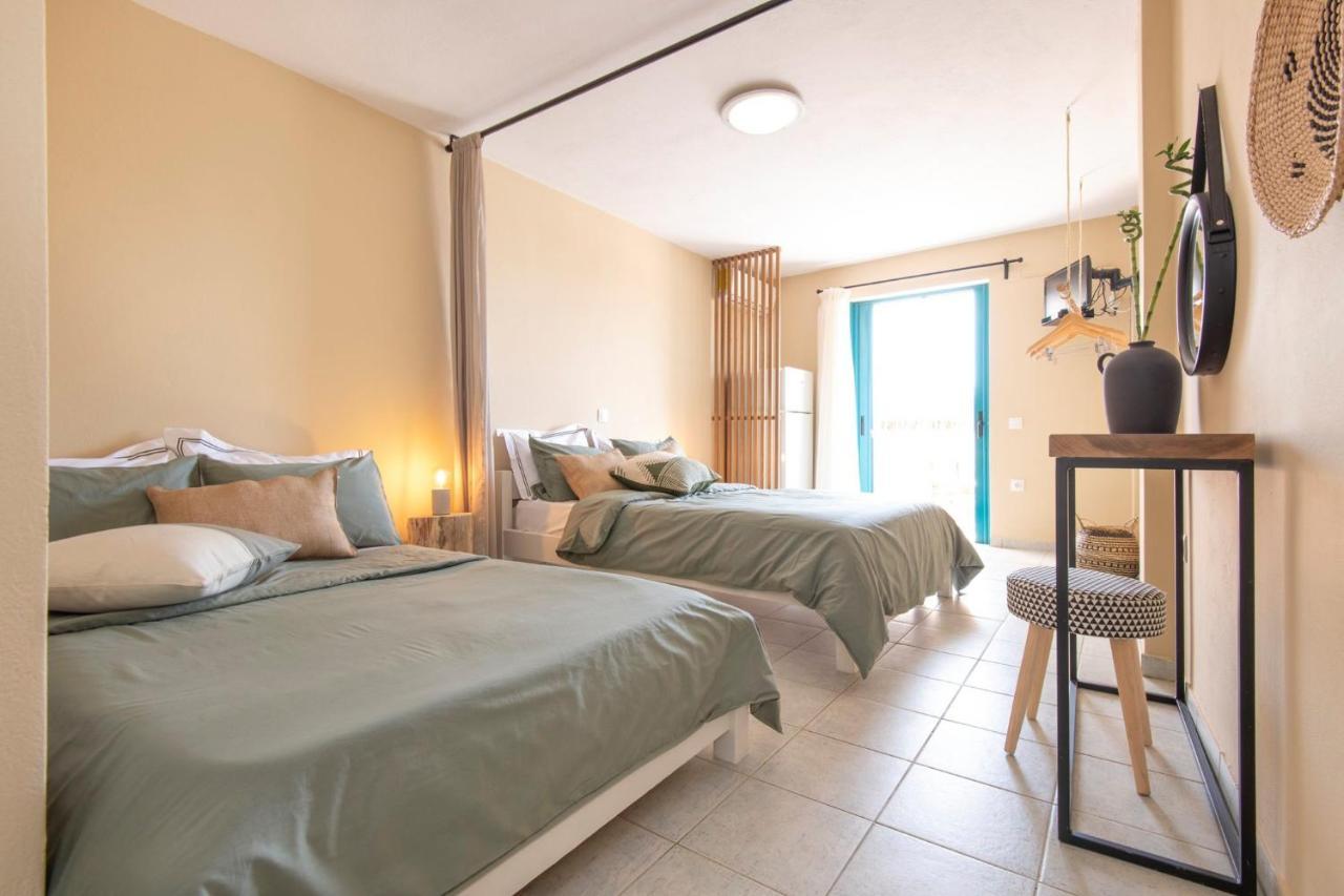 Puerto Seaside Aparthotel Akhladheri