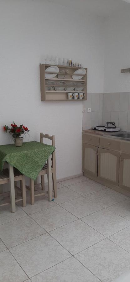Mary Popi Aparthotel