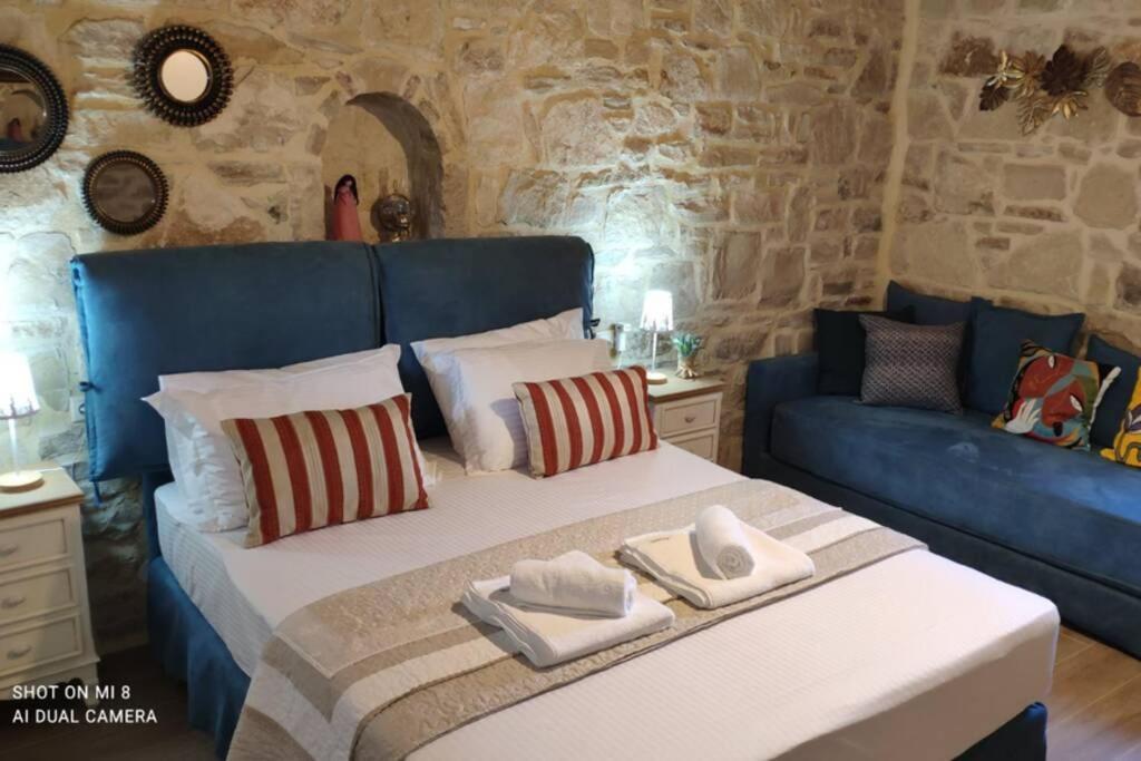 Stonehouse Olivelia - Afrathias Apartment
