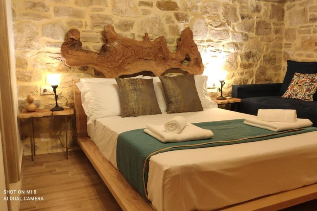 Stonehouse Olivelia - Afrathias *