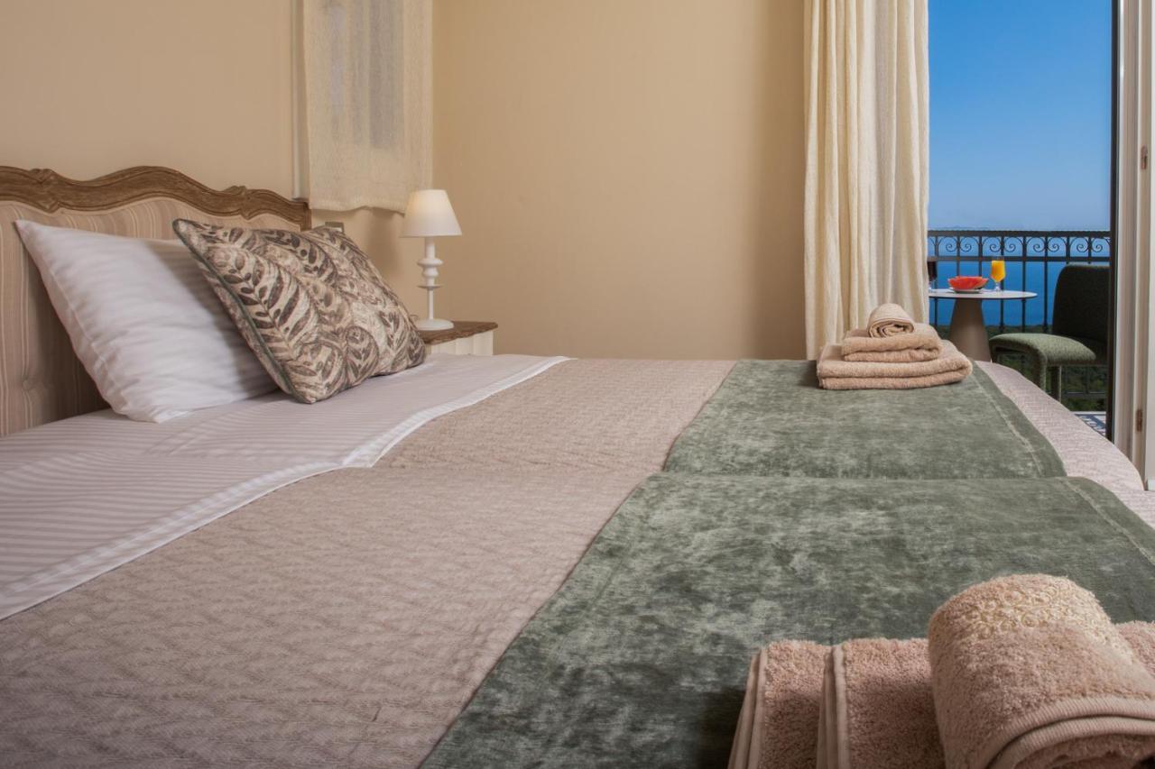 Luxury Above Emblisi , With Heated Pool ! Fiskardo