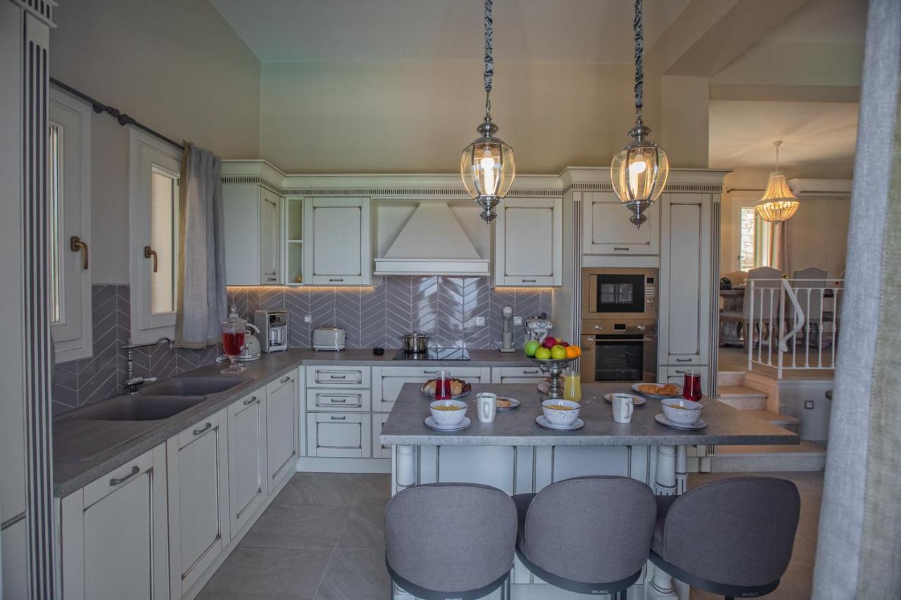 Luxury Above Emblisi , With Heated Pool ! Villa Fiskardo