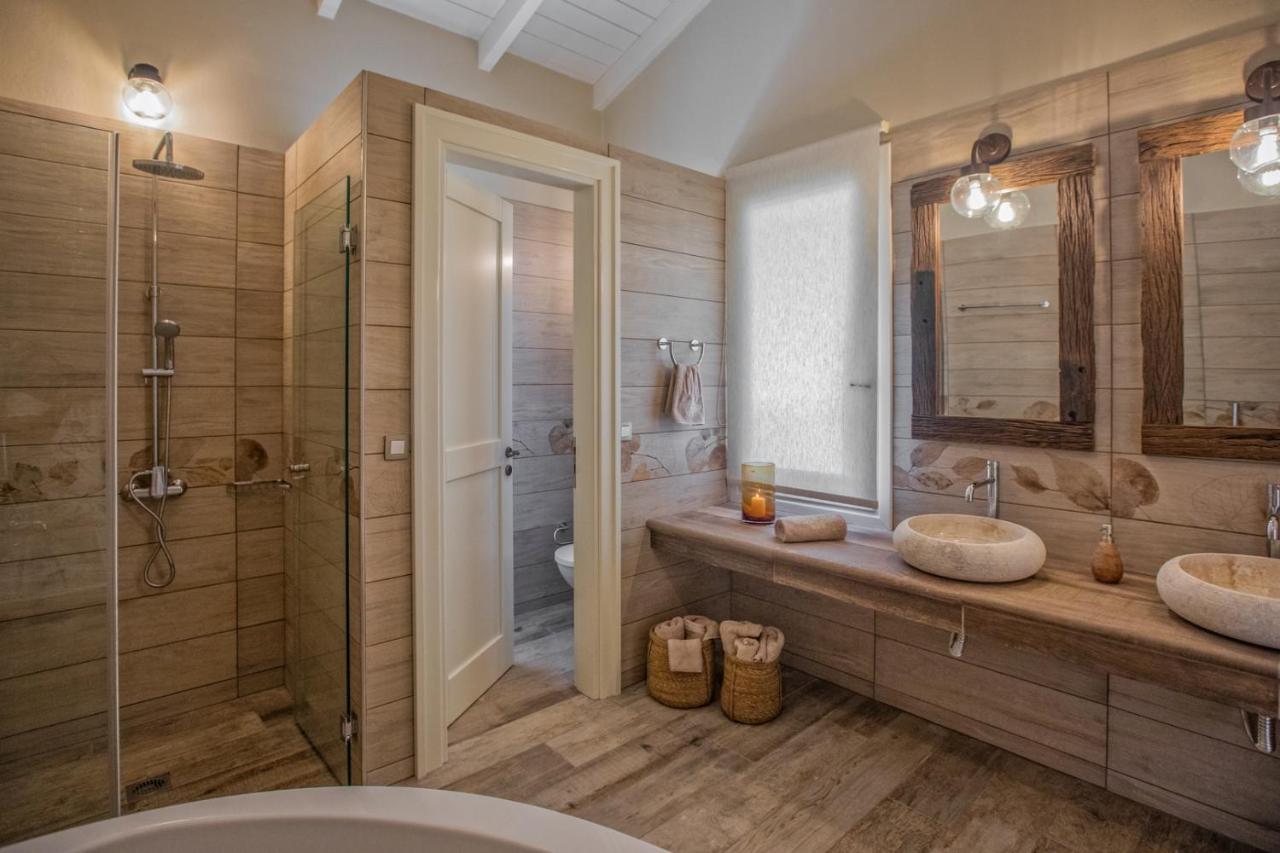 Luxury Above Emblisi , With Heated Pool !