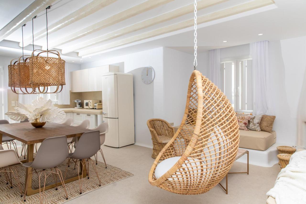 Villa Gold & White