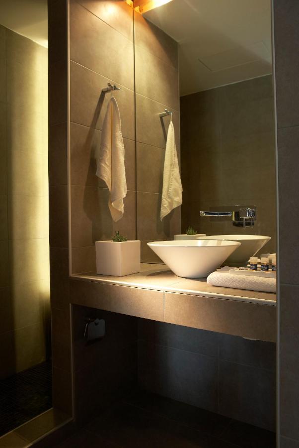 Kamari Hotel Potos