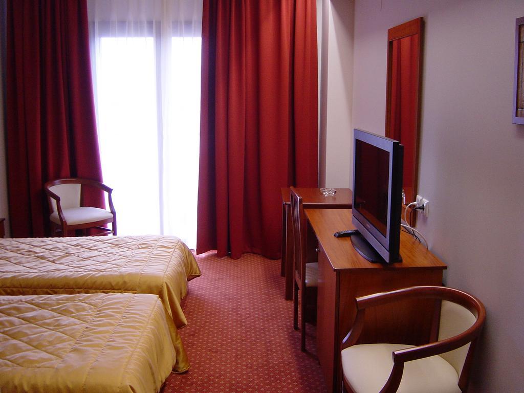 Achillio 3* Komotini