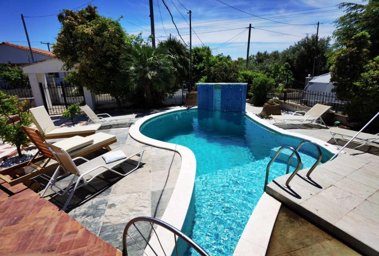 Rural Private Pool, Bbq, Court ,20' Airport