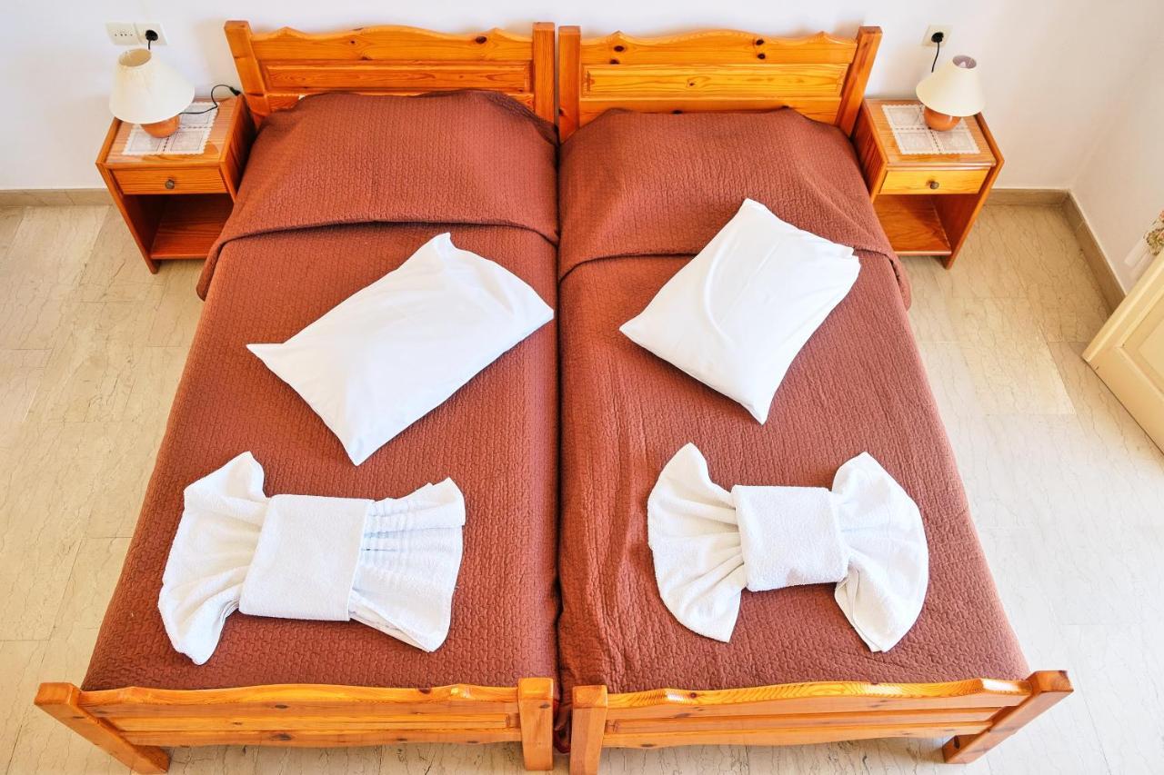 Tria Adelphia Aparthotel