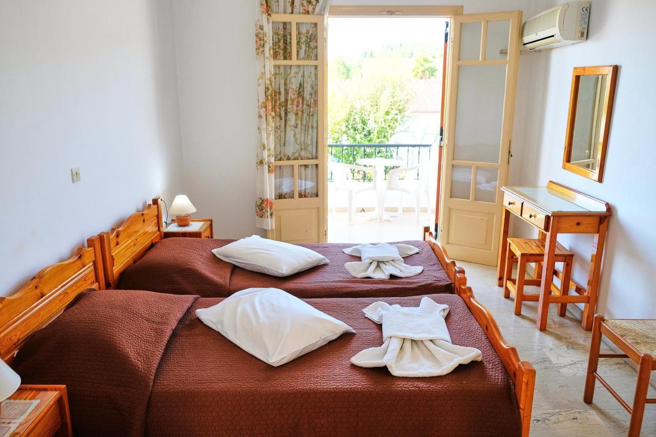 Tria Adelphia 2* Arillas (Corfu)