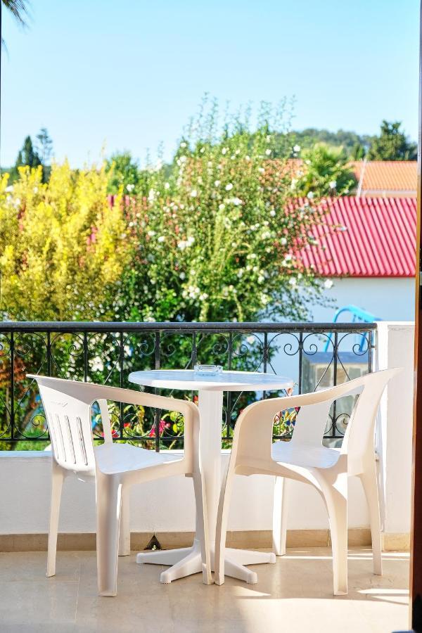 Tria Adelphia 2* Arillas (Corfu)