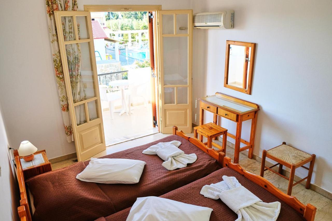 Tria Adelphia Aparthotel