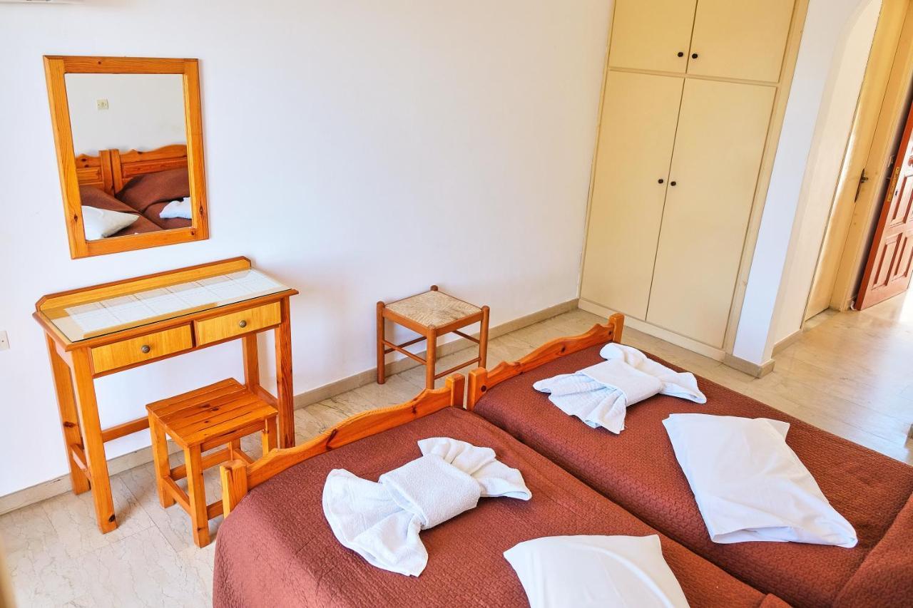 Tria Adelphia Aparthotel 2*