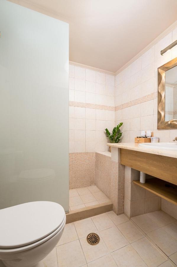 * Lux Cave Villa *
