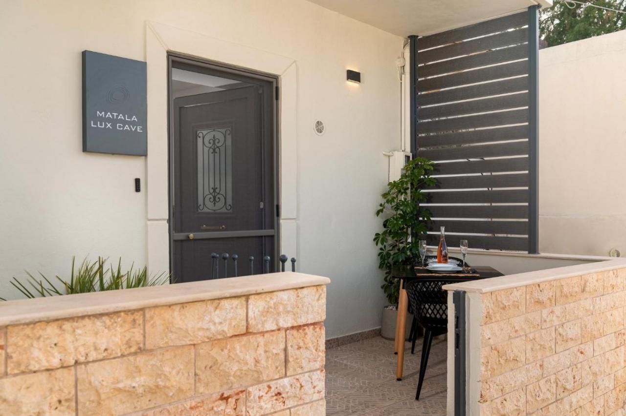 * Lux Cave Villa