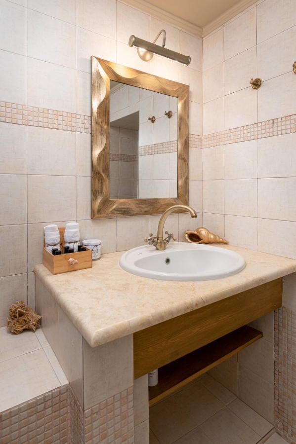 * Lux Cave Villa *