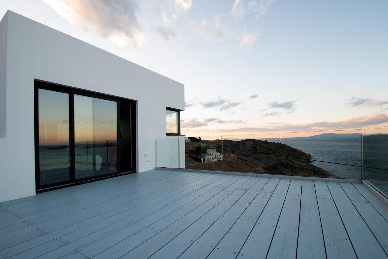 Blue Frames Summer House *
