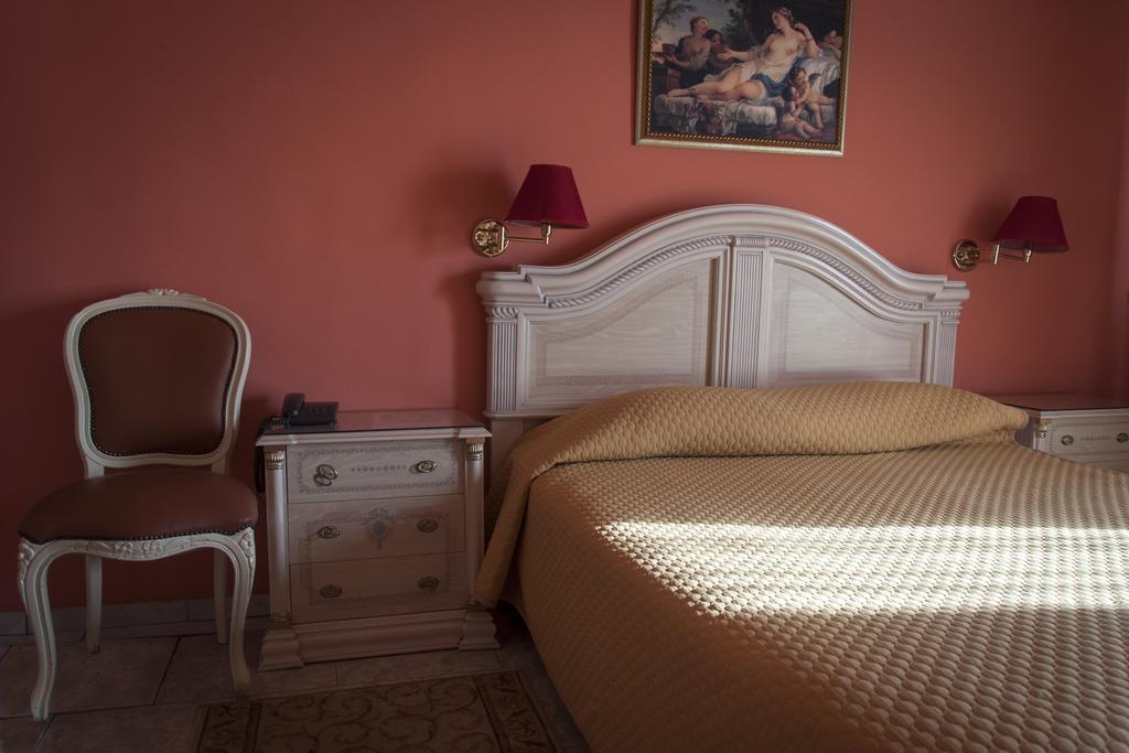 Marianna Hotel Drama