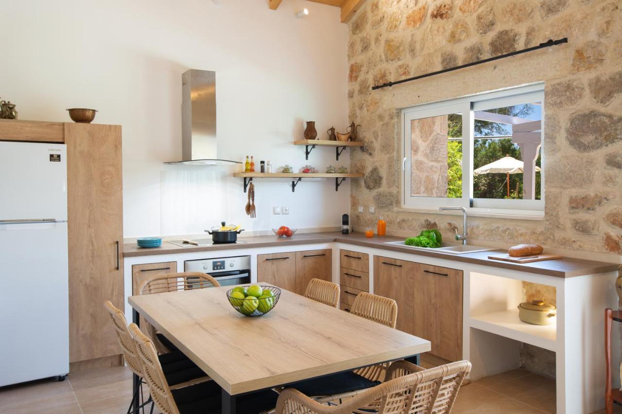 Pnoes Lefkada Villa *