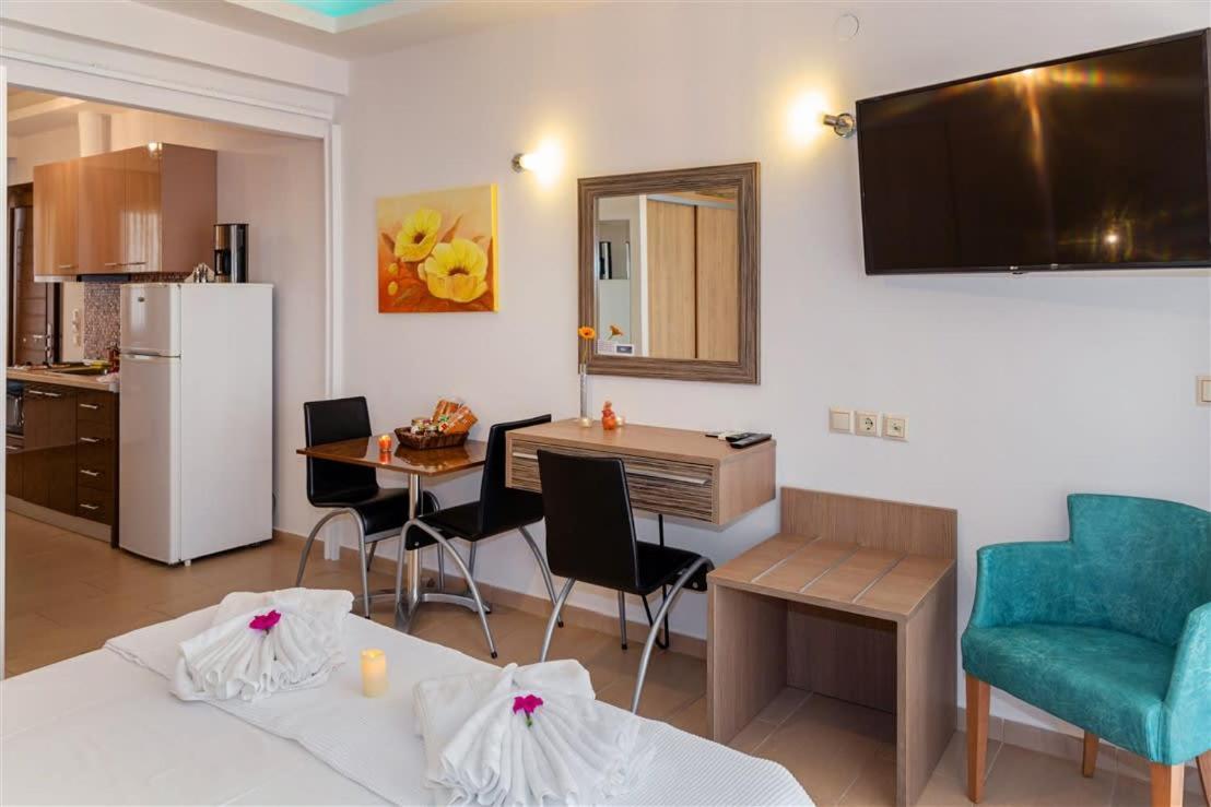 Studio Nikiti Beach