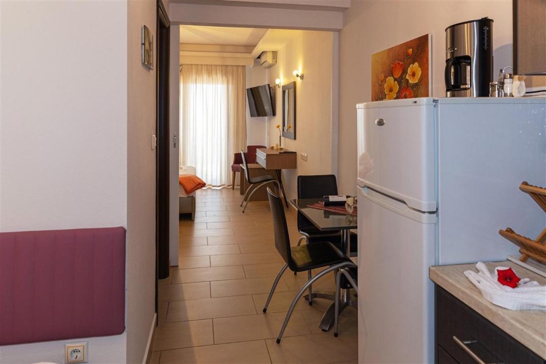 Studio Nikiti Beach