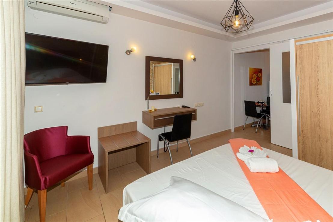 Studio Nikiti Beach