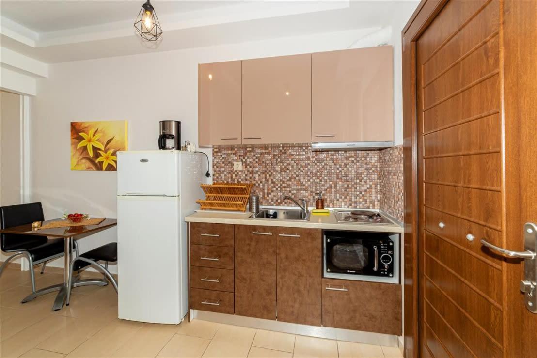 Studio Nikiti Beach Hotel