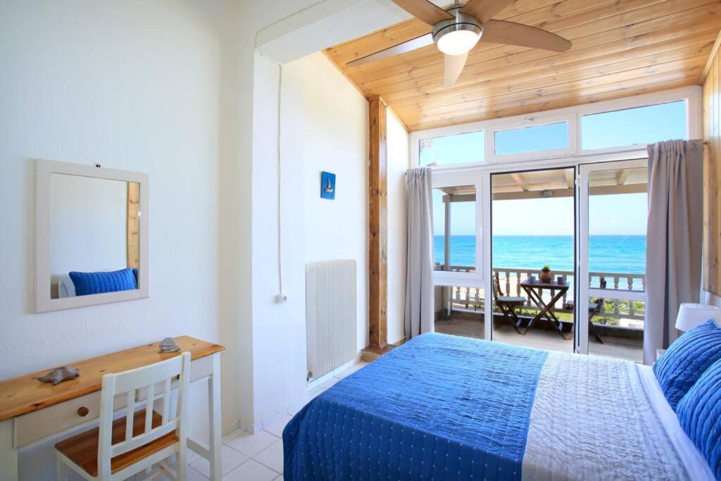 Flokos. Lazy Days, Balmy Nights On The Seafront Apartment *