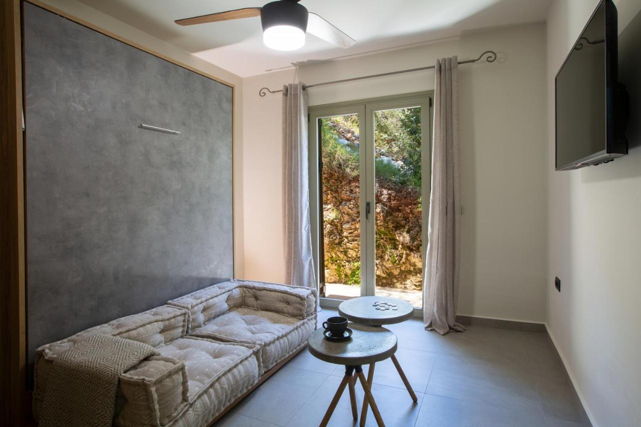 Anthelia-idyllic View And Private Access To The Sea