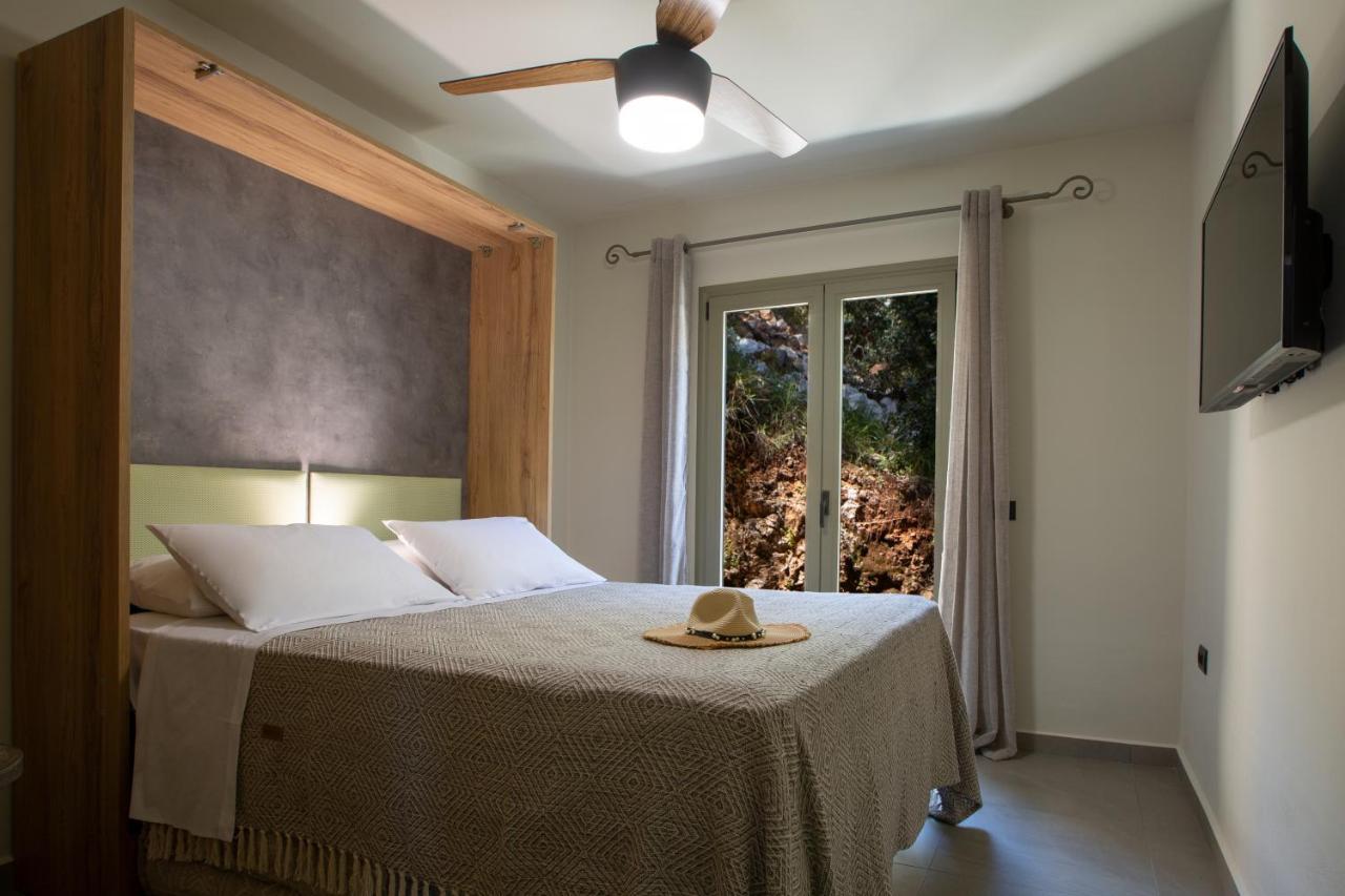 Villa Anthelia-idyllic View And Private Access To The Sea