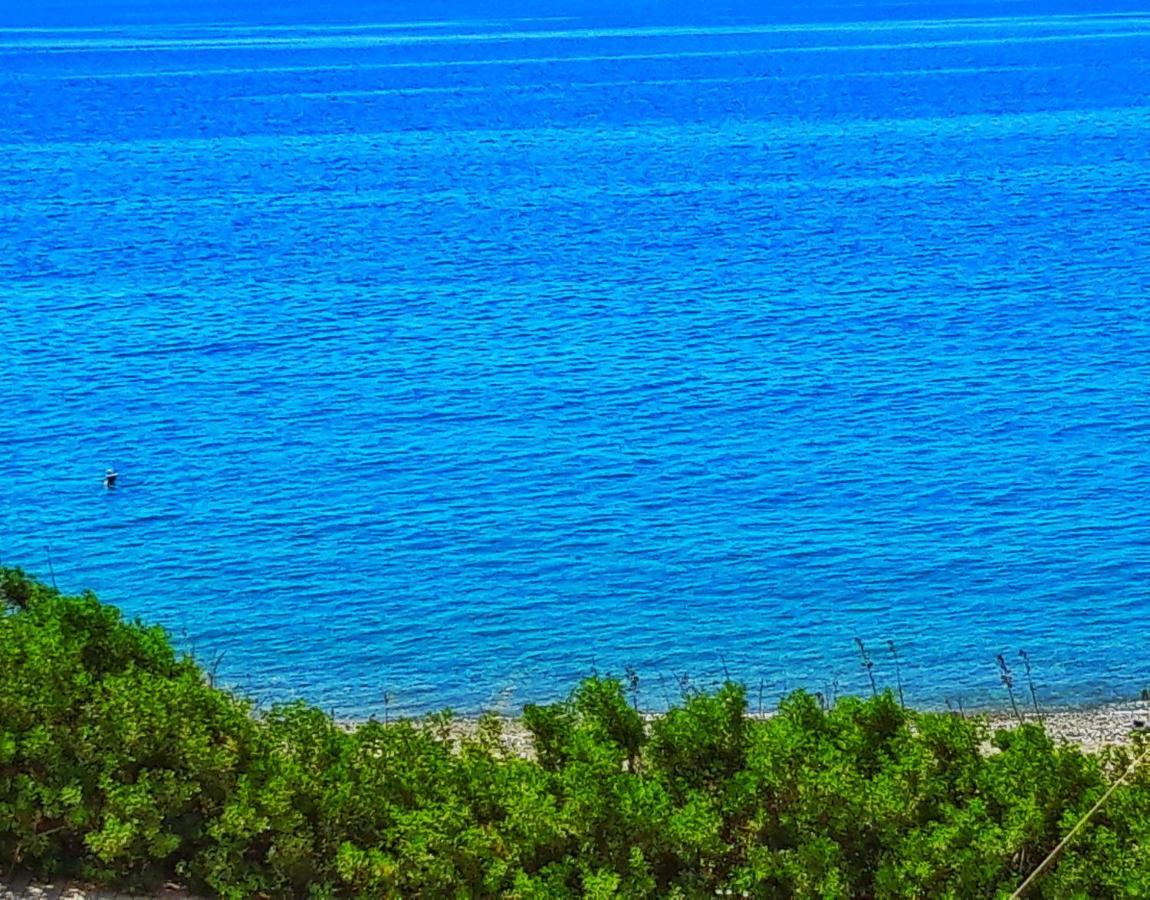 Crete Essence - *