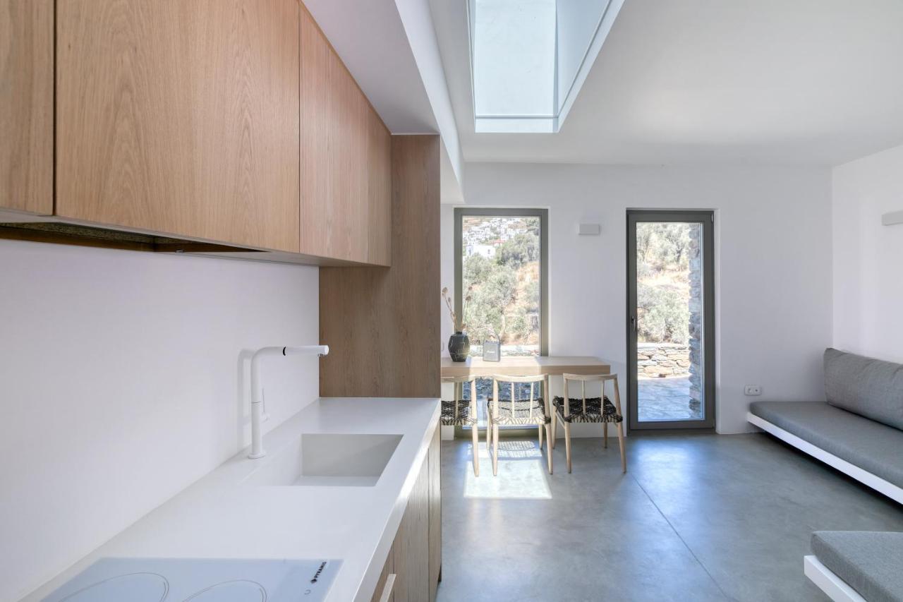 Tinos Dove