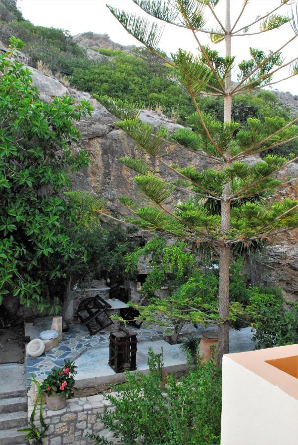 Eutuxia Sea&mountain - * Tsoutsouros (Crete)