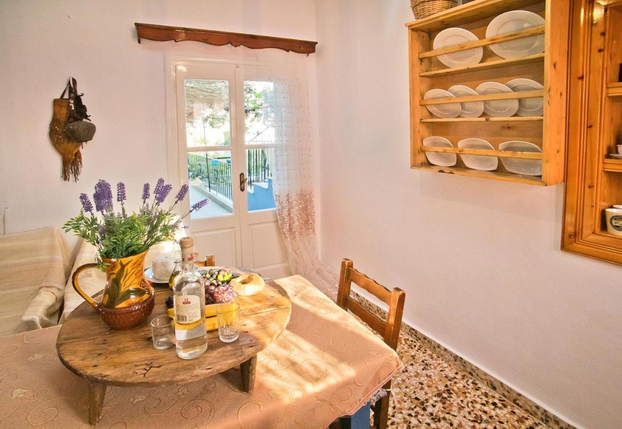 Petroula Apartment *