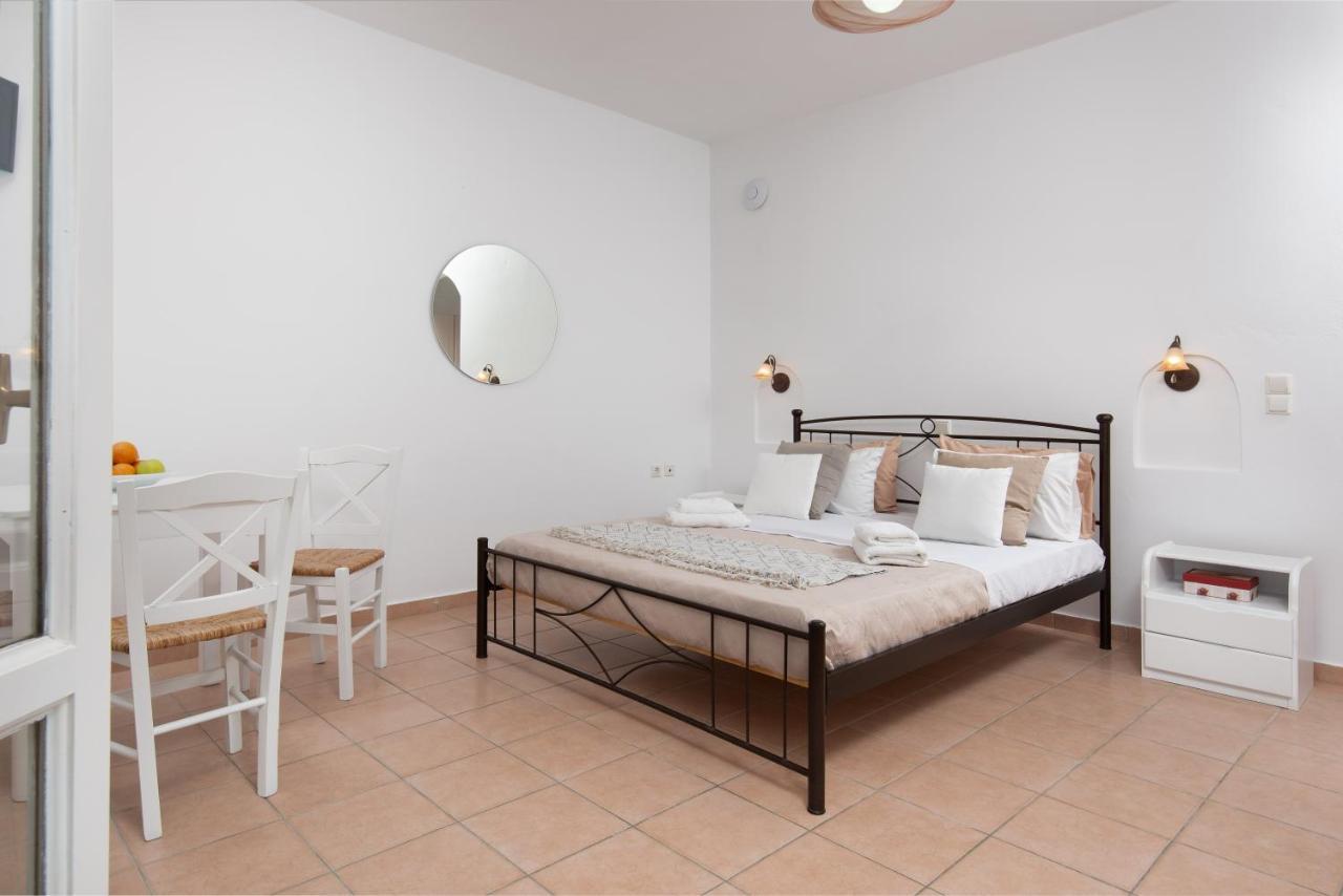 Aqua Naxos & Guest house *