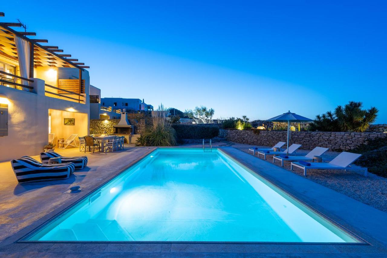 - Private Pool - Access * Parasporos