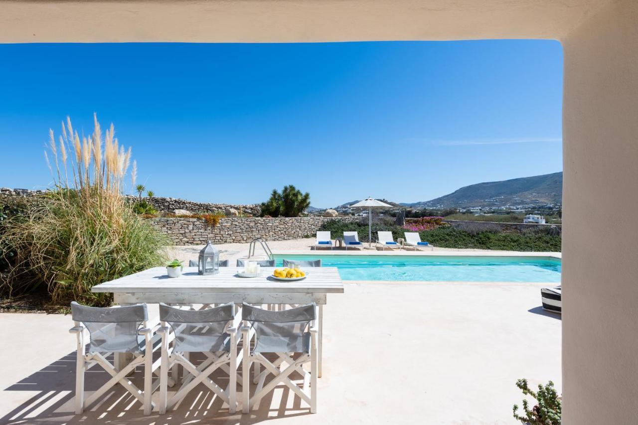 - Private Pool - Access * Parasporos