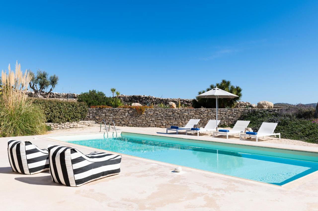 - Private Pool - Access Villa Parasporos