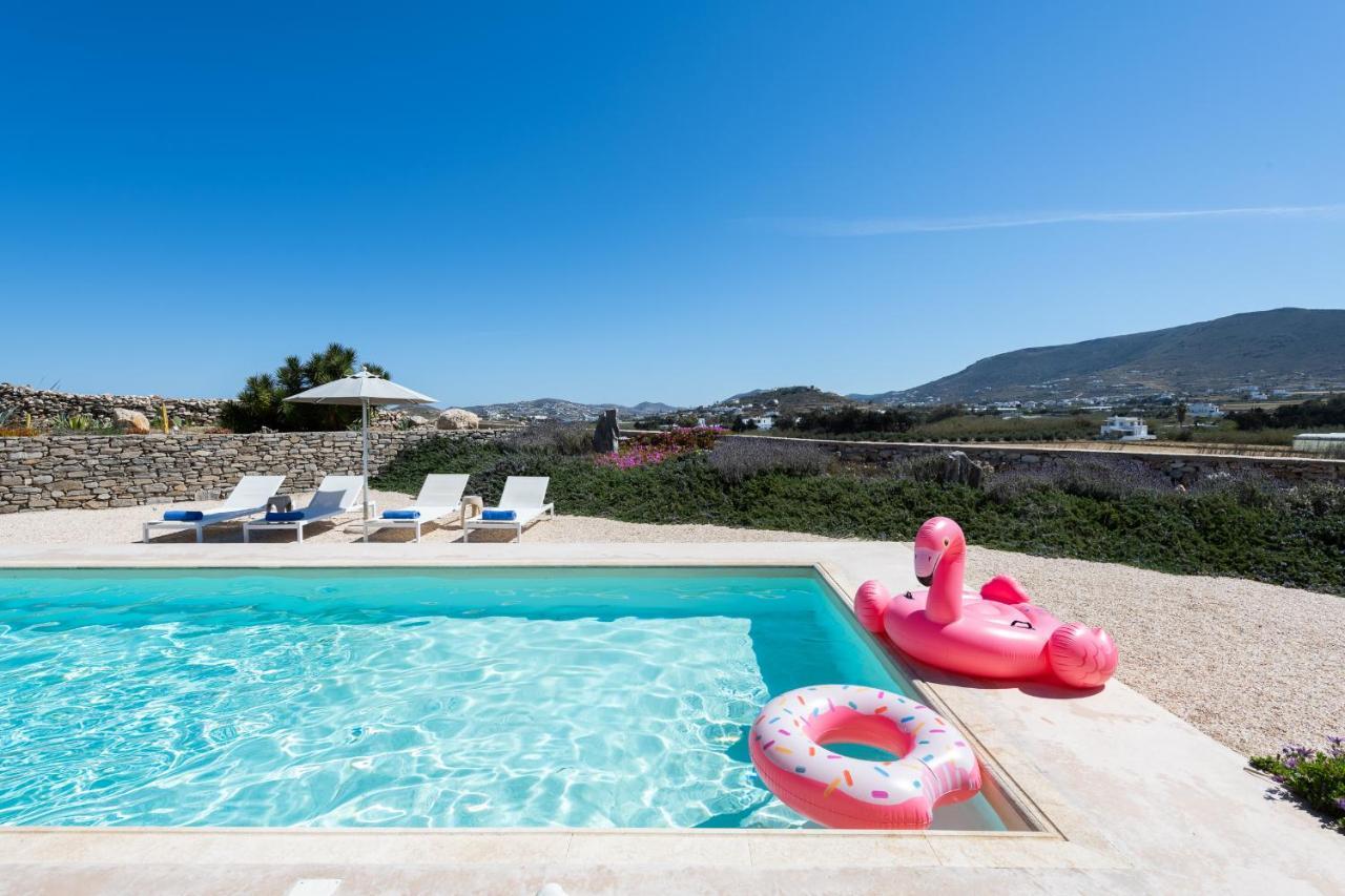 - Private Pool - Access Villa Parasporos