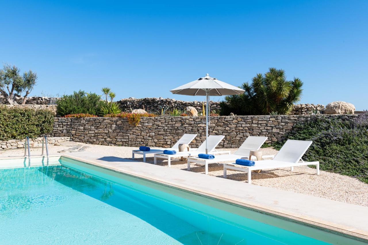 - Private Pool - Access * Parasporos