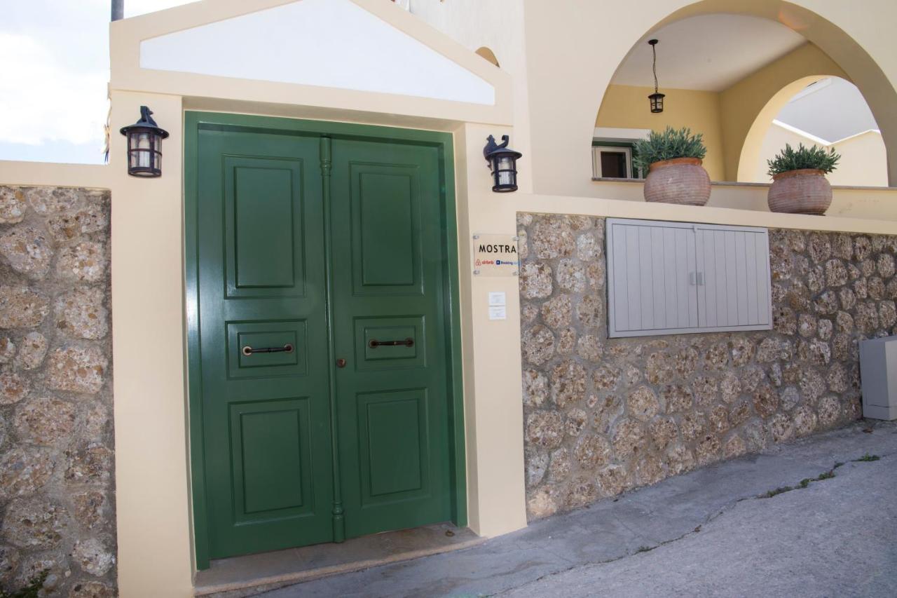 Mostra * Spetses Town