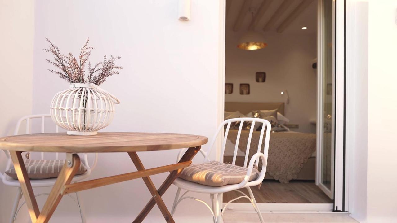 Villa Gold & White *