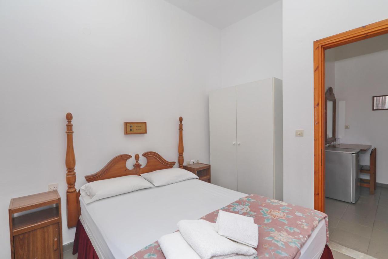Dolphin Hotel 2*
