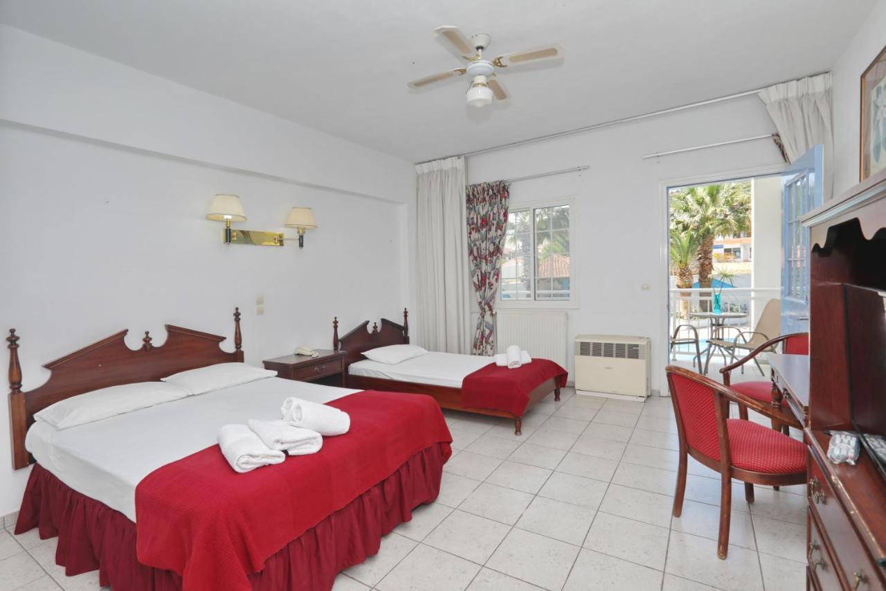 Dolphin 2* Skopelos Town