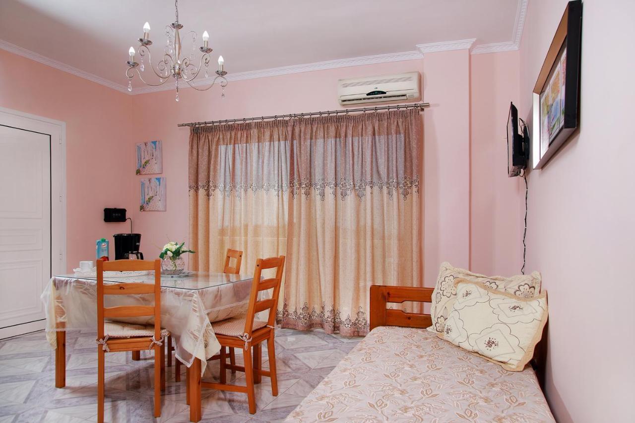 Alexandra Apartment *
