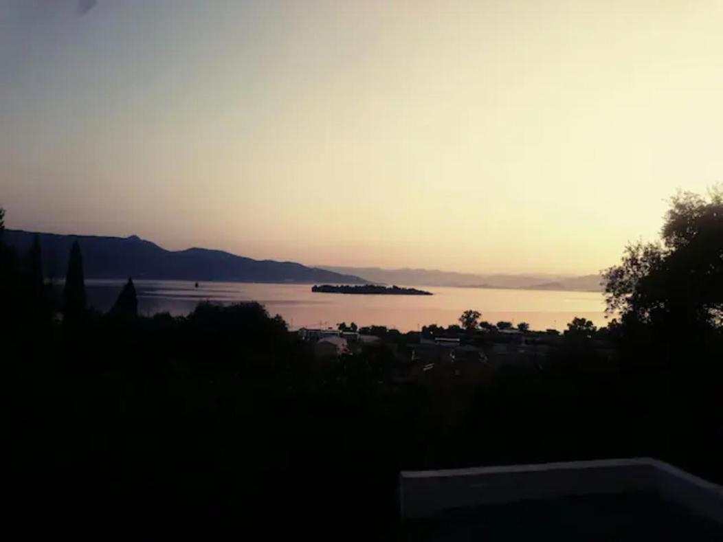 Apartment σοφιτα ξυλο μεταλο γυαλι